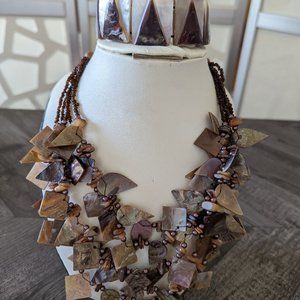 Shell necklace and bracelet set